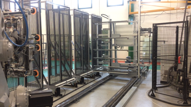 navetta_scarica_arpe_con_robot_di_carico navetta_scarica_arpe_con_robot_di_carico